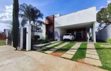 Imagem: A casa em condomínio possui 3 Dormitórios, 4 Banheiros, 2