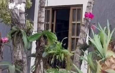 Imagem: A casa possui 4 Dormitórios, 3 Banheiros, 1 Vaga na garagem