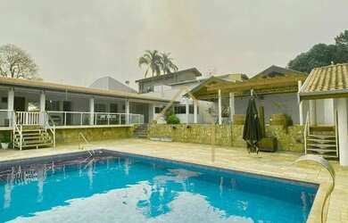 Imagem: A casa possui 3 Dormitórios, 4 Banheiros, 4 Vagas na garagem