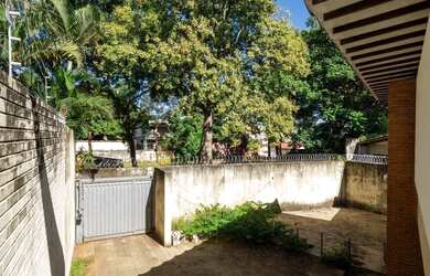 Imagem 15: Sobrado de 540 m² no Setor Sul, em frente à Clínica do Esporte