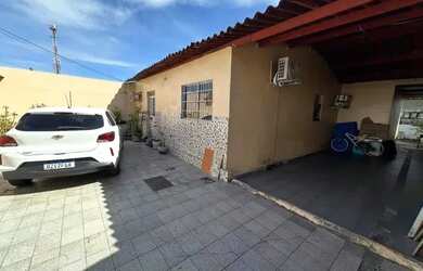 Imagem: A casa possui 2 Dormitórios, 1 Banheiro e está localizado