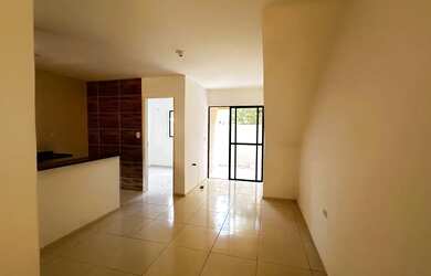 Imagem: A casa possui 2 Dormitórios, 2 Banheiros, 1 Vaga na garagem