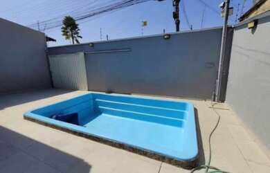 Imagem: A casa possui 2 Dormitórios, 1 Banheiro, 2 Vagas na garagem