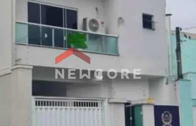 Imagem: A casa possui 3 Dormitórios, 4 Banheiros, 2 Vagas na garagem