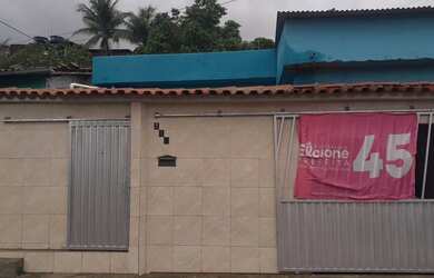 Imagem: A casa possui 3 Dormitórios, 2 Banheiros, 1 Vaga na garagem