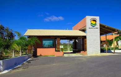 Imagem: O terreno e possui Dormitórios, Suítes, Banheiros, 1102-0m²