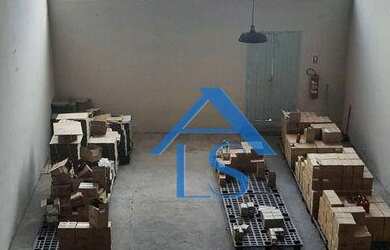 Imagem: O depósito possui 400m² de Área e está localizado em Centro