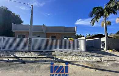 Imagem: A casa possui 2 Dormitórios, 1 Banheiro, 1 Vaga na garagem