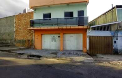 Imagem: A casa possui 1 Dormitório, 2 Banheiros, 2 Vagas na garagem