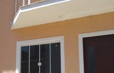 Imagem: A casa e possui 2 Dormitórios, Suítes, 3 Banheiros, 2 Vagas