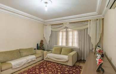 Imagem: A casa possui 3 Dormitórios, 3 Banheiros, 2 Vagas na garagem