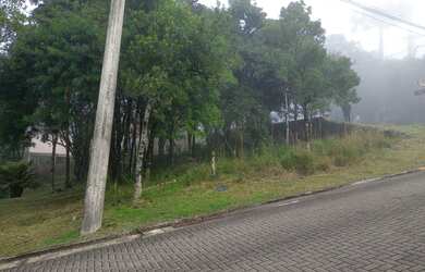 Imagem: O terreno possui 468m² de Área e está localizado em Gramado