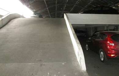Imagem 3: Estacionamento. 1.100m² de Áreae5 Vagas na garagem
