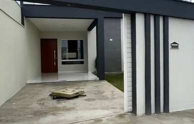 Imagem: A casa possui 3 Dormitórios, 2 Banheiros, 150m² de Área