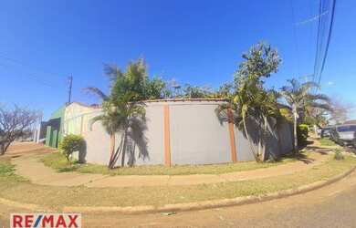 Imagem: Vendo Excelente Casa de Esquina com 246m² de Construção