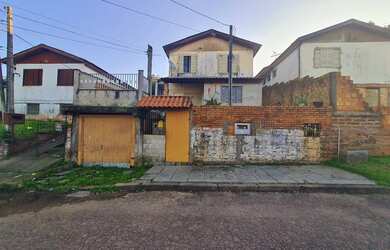 Imagem: A casa possui 3 Dormitórios, 2 Banheiros, 1 Vaga na garagem