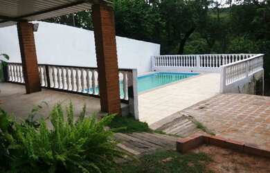 Imagem: A fazenda possui 900m² de Área e está localizado em Sítio