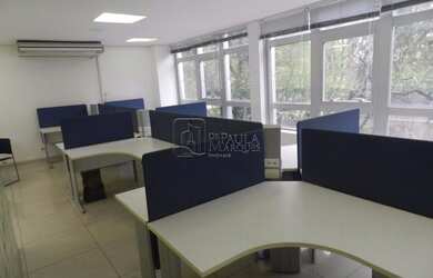 Imagem: O depósito possui 2 Vagas na garagem e 150m² de Área e está