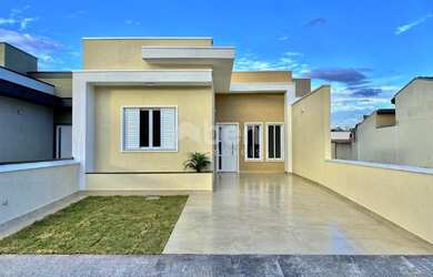 Imagem: A casa possui 3 Dormitórios, 3 Banheiros, 3 Vagas na garagem