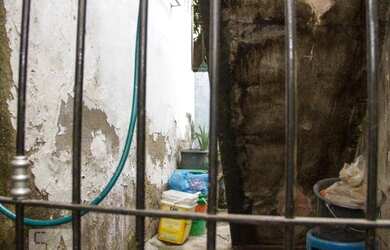 Imagem: A casa possui 3 Dormitórios, 2 Banheiros, 1 Vaga na garagem