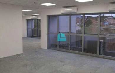 Imagem: O depósito possui 2 Vagas na garagem e 107m² de Área e está