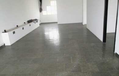 Imagem: O depósito possui 2 Vagas na garagem, 110m² de Área e está