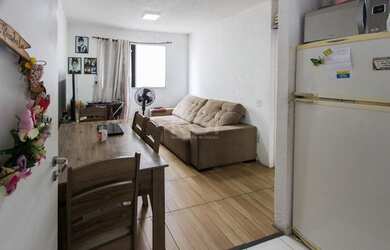 Imagem: O apartamento possui 2 Dormitórios, 1 Banheiro, 1 Vaga na garagem