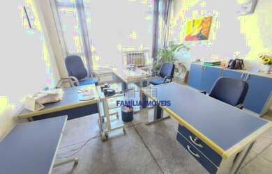 Imagem: O depósito possui 3 Vagas na garagem, 449m² de Área e está