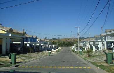 Imagem: A casa possui 3 Dormitórios, 1 Banheiro, 2 Vagas na garagem