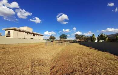 Imagem: O terreno possui 1.500m² de Área e está localizado em Cravinhos