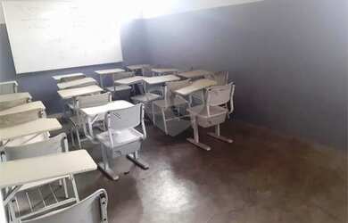 Imagem 13: Casa em Brás de Pina. Varanda, 262m² de Área, 1 Vaga na garageme1 Dormitório