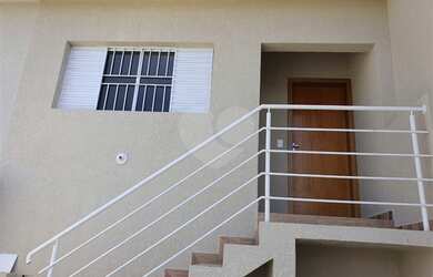 Imagem: A casa possui 2 Dormitórios, 1 Banheiro, 2 Vagas na garagem