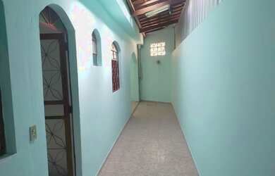 Imagem: A casa possui 2 Dormitórios, 2 Banheiros, 1 Vaga na garagem