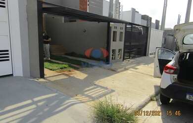 Imagem: A casa possui 2 Dormitórios, 2 Banheiros, 1 Vaga na garagem