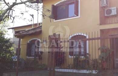 Imagem: A casa possui 3 Dormitórios, 5 Banheiros, 3 Vagas na garagem