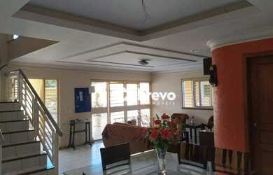 Imagem: A casa possui 4 Dormitórios, 4 Banheiros, 272m² de Área e