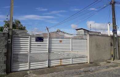 Imagem: A casa possui 3 Dormitórios, 1 Banheiro, 10m² de Área e