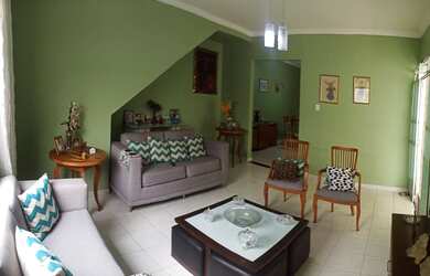 Imagem: A casa possui 4 Dormitórios, 3 Banheiros, 2 Vagas na garagem