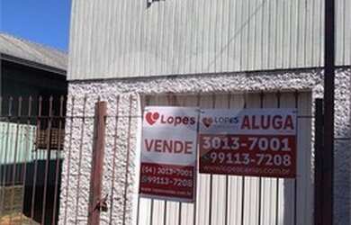 Imagem: A casa possui 5 Dormitórios, 2 Banheiros, 4 Vagas na garagem