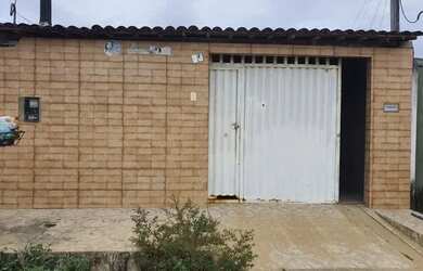 Imagem: A casa possui 2 Dormitórios, 2 Banheiros e 1 Vaga na garagem