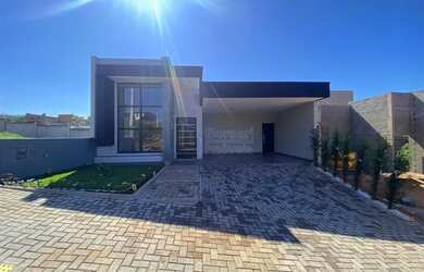 Imagem: A casa em condomínio possui 3 Dormitórios, 2 Banheiros, 135m²