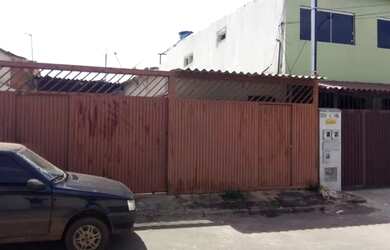 Imagem: A casa possui 2 Dormitórios, 1 Banheiro, 3 Vagas na garagem