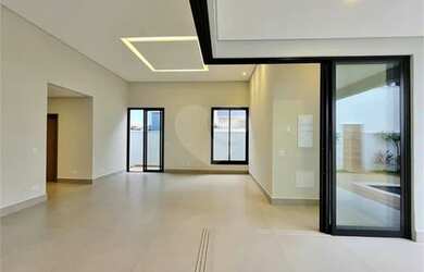 Imagem: A casa em condomínio possui 1 Dormitório, 5 Banheiros, 4 Vagas