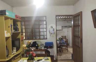 Imagem: A casa possui 2 Dormitórios, 2 Banheiros, 1 Vaga na garagem