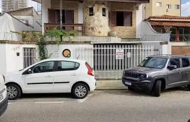 Imagem: A casa possui 4 Dormitórios, 4 Banheiros, 4 Vagas na garagem