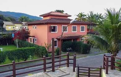 Imagem: A casa em condomínio possui 3 Dormitórios, 3 Banheiros, 2