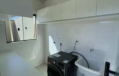 Imagem: A casa em condomínio possui 4 Dormitórios, 5 Banheiros, 4