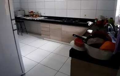 Imagem: A casa possui 3 Dormitórios, 2 Banheiros, 5 Vagas na garagem