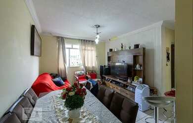 Imagem: O apartamento possui 3 Dormitórios, 1 Banheiro, 2 Vagas na