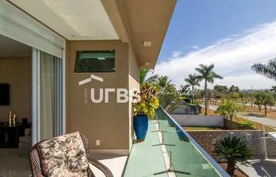 Imagem: A casa em condomínio possui 4 Dormitórios, 5 Banheiros, 4